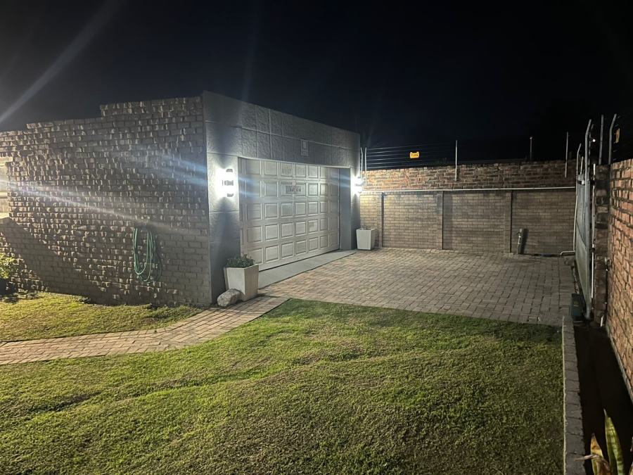 6 Bedroom Property for Sale in Sherwood Eastern Cape